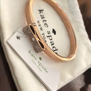 Kate Spade “Ready Set Bow” bangle O0RU1567